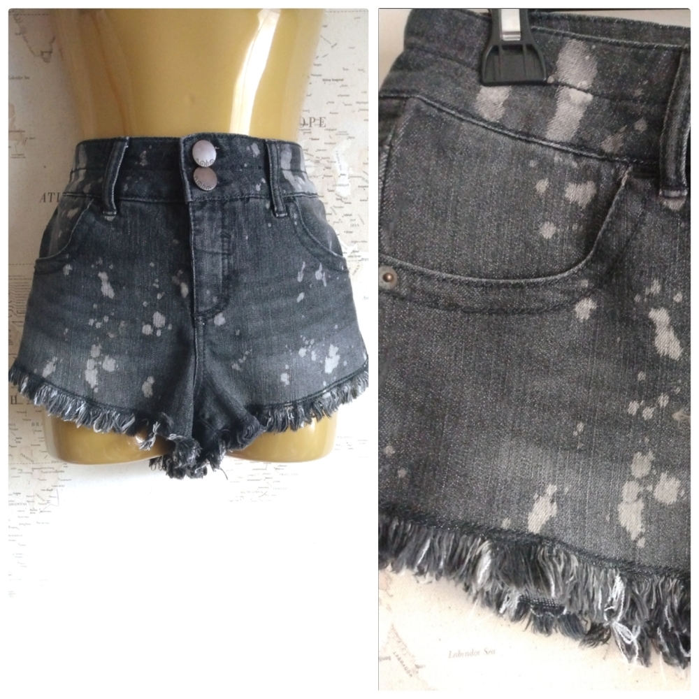 No Boundaries Bleach Tie Dye Fringe Shorts in Washed Black, Size 11 (Juniors)